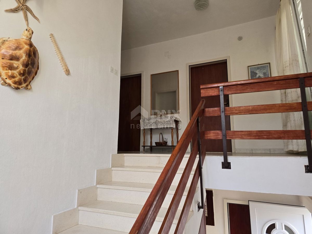 TROGIR, ČIOVO - Casa prima fila al mare