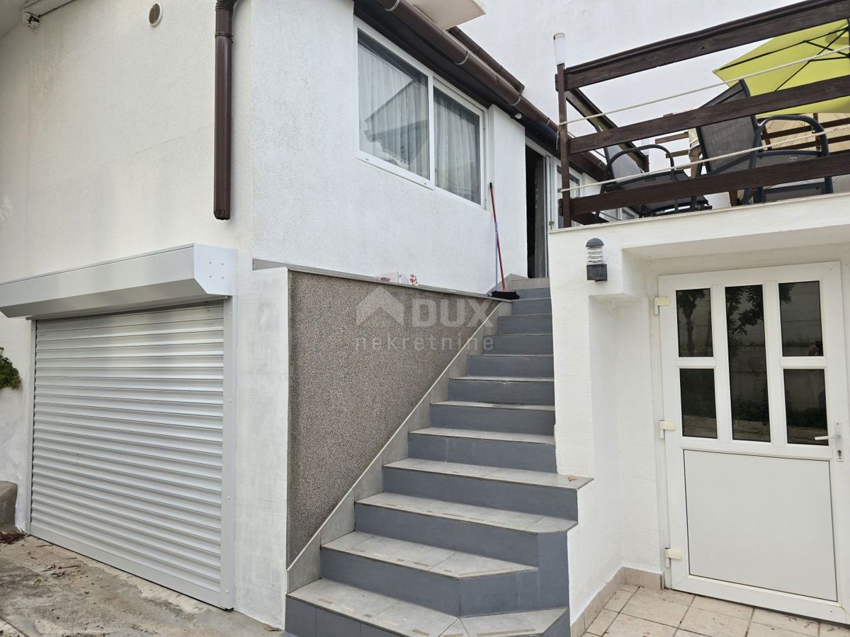 TROGIR, ČIOVO - Casa prima fila al mare