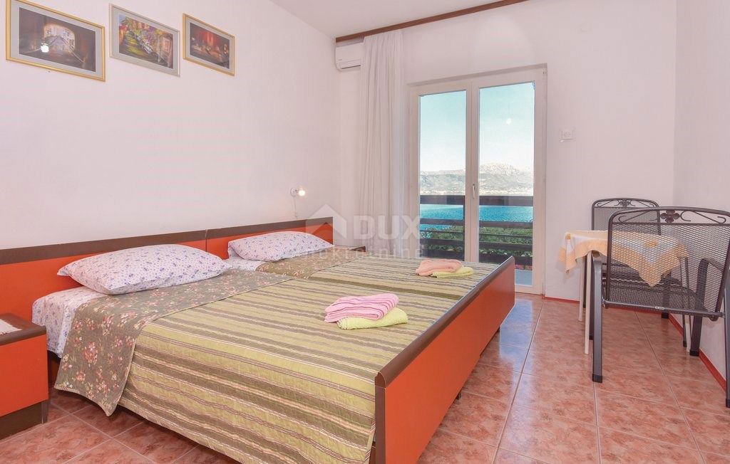 TROGIR, ČIOVO - Casa prima fila al mare