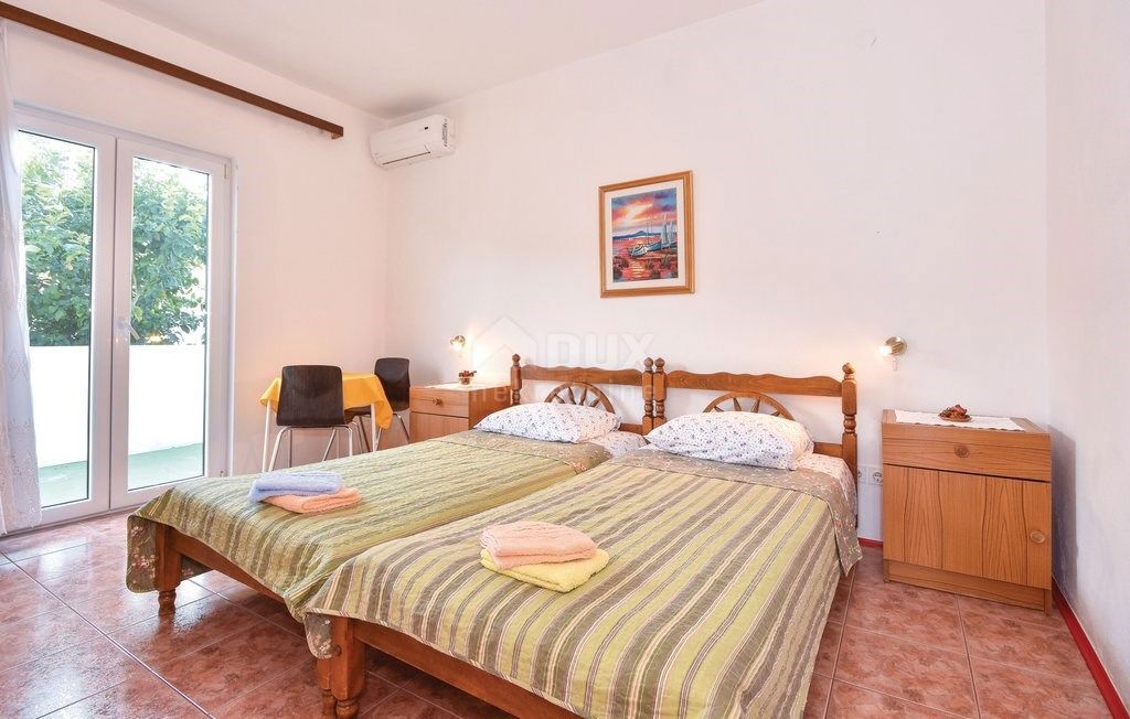 TROGIR, ČIOVO - Casa prima fila al mare