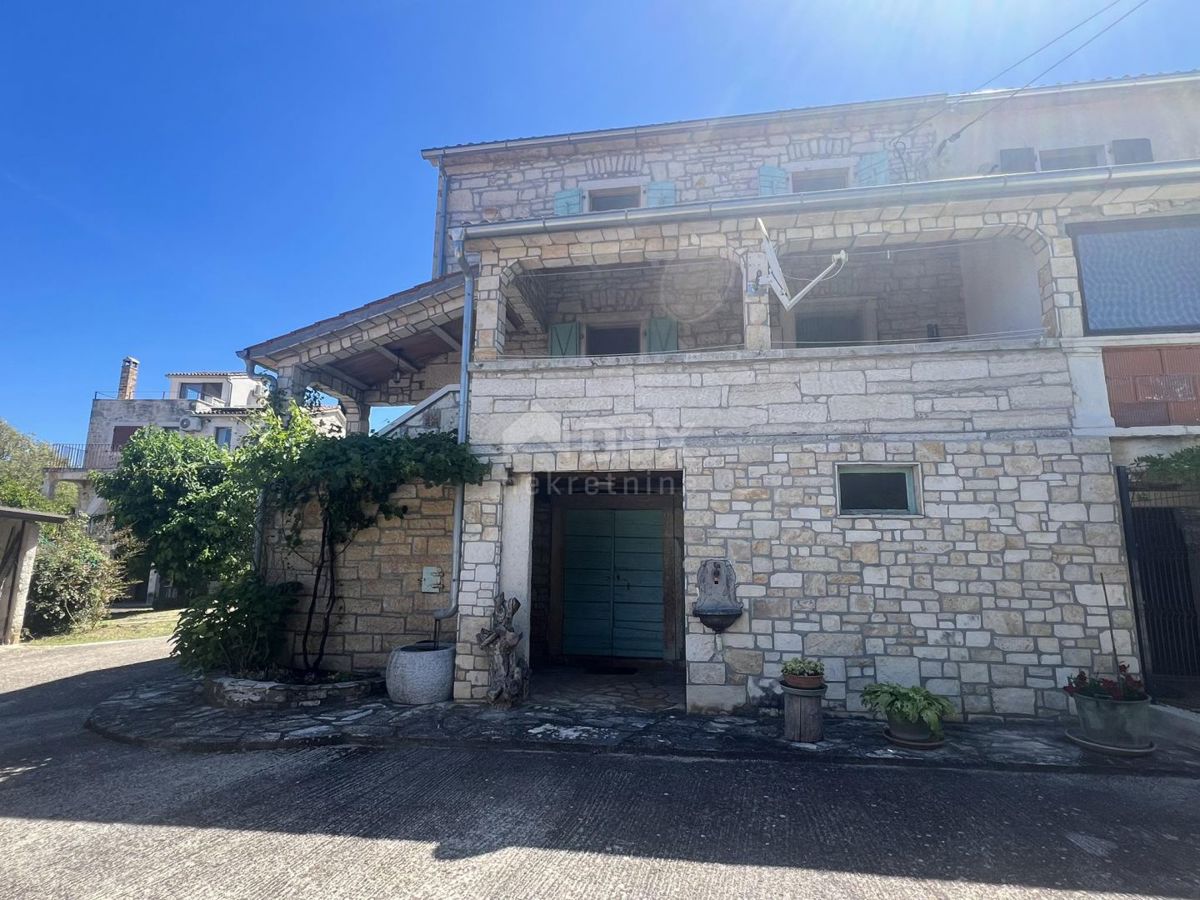 ISTRIA, VIŠNJAN - Casa in pietra con vista