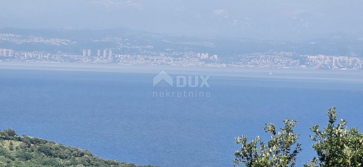 ISTRIA, RABAC, DINTORNI - Terreno edificabile con bellissima vista mare, ideale per costruire due ville