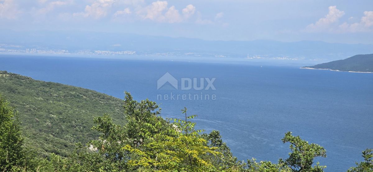 ISTRIA, RABAC, DINTORNI - Terreno edificabile con bellissima vista mare, ideale per costruire due ville