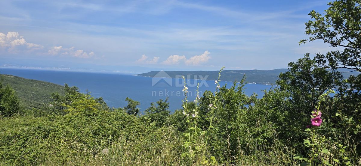 ISTRIA, RABAC, DINTORNI - Terreno edificabile con bellissima vista mare, ideale per costruire due ville