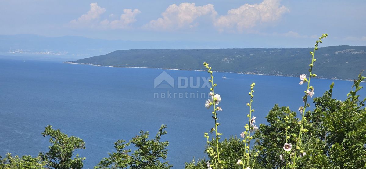 ISTRIA, RABAC, DINTORNI - Terreno edificabile con bellissima vista mare, ideale per costruire due ville
