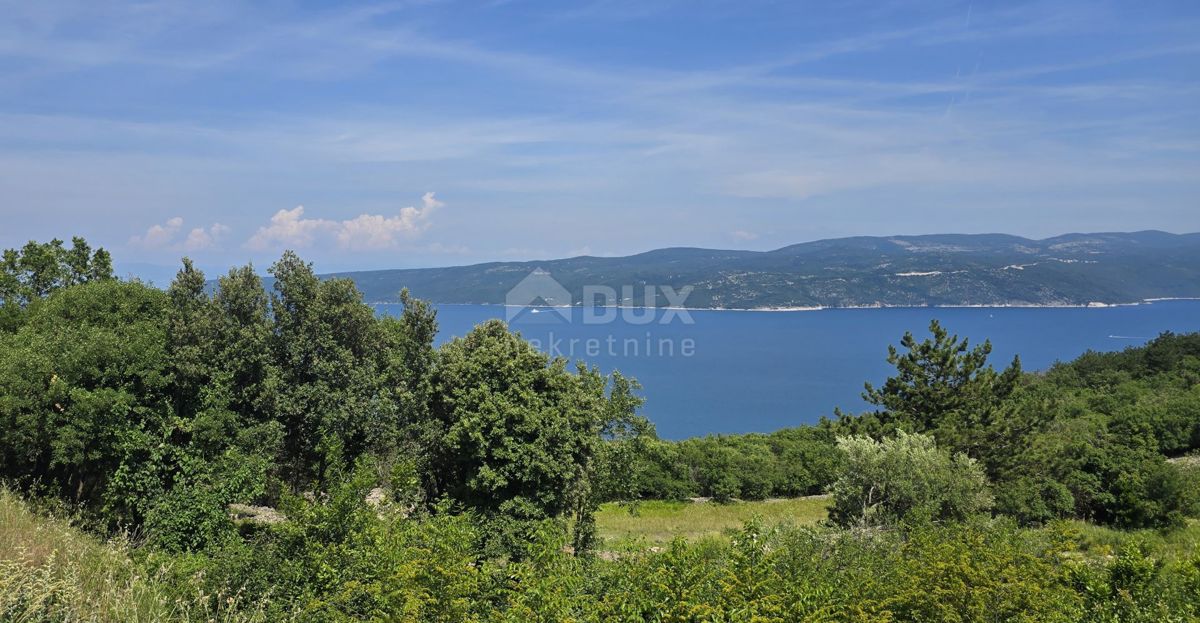 ISTRIA, RABAC, DINTORNI - Terreno edificabile con bellissima vista mare, ideale per costruire due ville