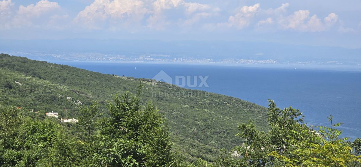 ISTRIA, RABAC, DINTORNI - Terreno edificabile con bellissima vista mare, ideale per costruire due ville