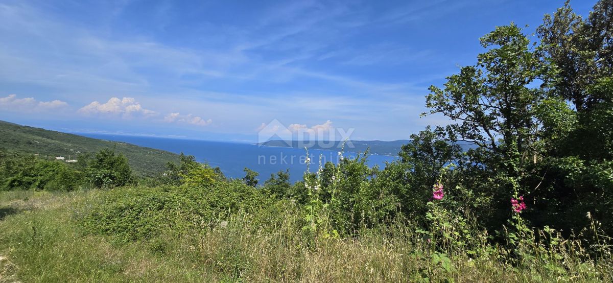 ISTRIA, RABAC, DINTORNI - Terreno edificabile con bellissima vista mare, ideale per costruire due ville