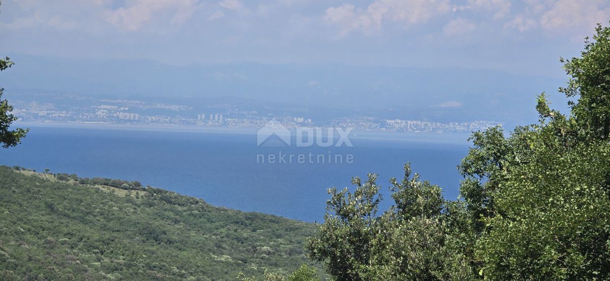 ISTRIA, RABAC, DINTORNI - Terreno edificabile con bellissima vista mare, ideale per costruire due ville