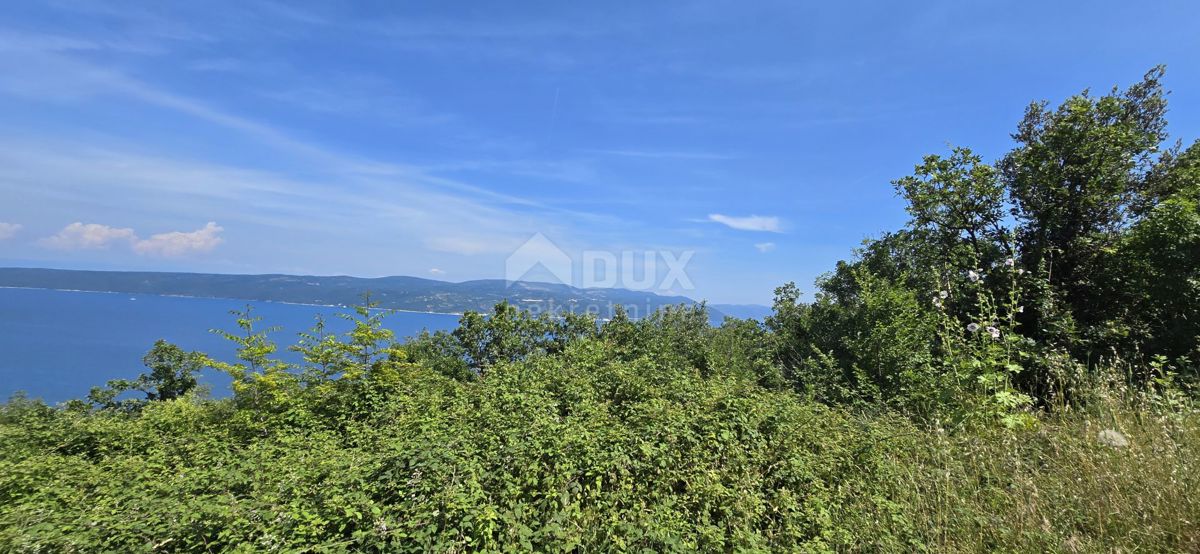 ISTRIA, RABAC, DINTORNI - Terreno edificabile con bellissima vista mare, ideale per costruire due ville
