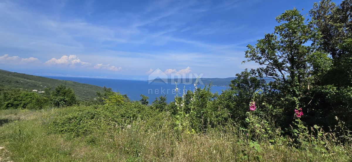 ISTRIA, RABAC, DINTORNI - Terreno edificabile con bellissima vista mare, ideale per costruire due ville