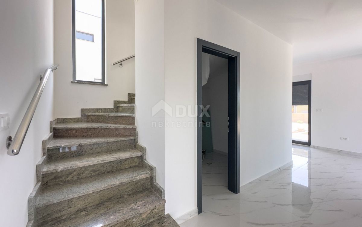 ISOLA DI KRK, CITTÀ DI KRK (dintorni) - moderna villa di lusso con piscina e vista mare