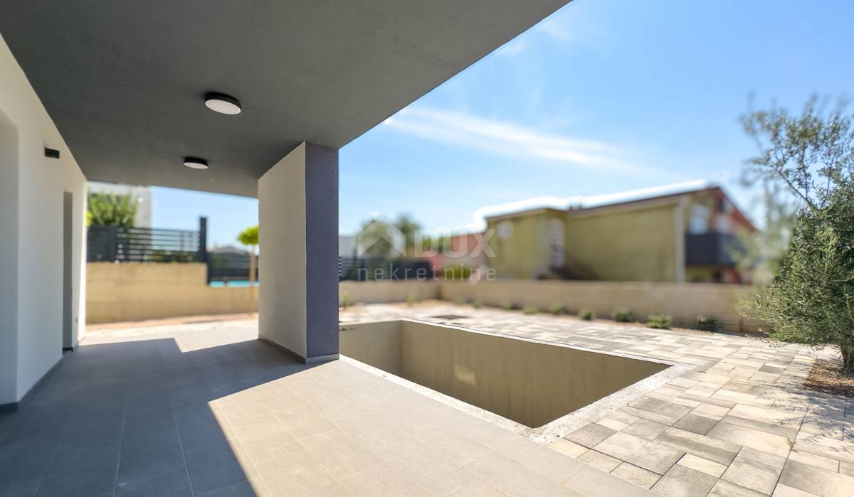 ISOLA DI KRK, CITTÀ DI KRK (dintorni) - moderna villa di lusso con piscina e vista mare
