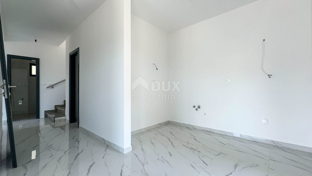 ISOLA DI KRK, CITTÀ DI KRK (dintorni) - moderna villa di lusso con piscina e vista mare