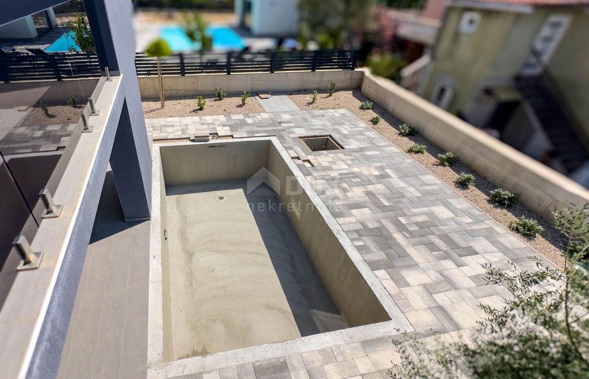 ISOLA DI KRK, CITTÀ DI KRK (dintorni) - moderna villa di lusso con piscina e vista mare