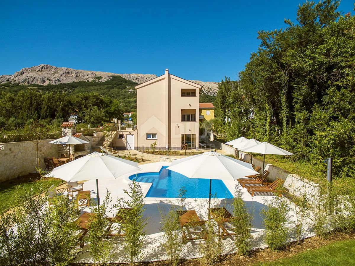 ISOLA DI KRK, BAŠKA - villa con 7 appartamenti e un bellissimo giardino