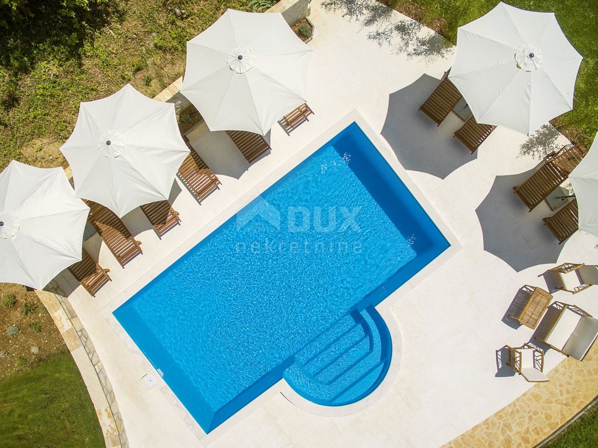 ISOLA DI KRK, BAŠKA - villa con 7 appartamenti e un bellissimo giardino