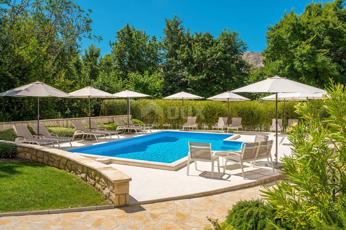 ISOLA DI KRK, BAŠKA - villa con 7 appartamenti e un bellissimo giardino