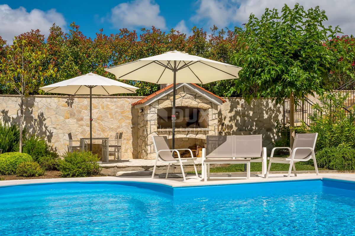 ISOLA DI KRK, BAŠKA - villa con 7 appartamenti e un bellissimo giardino