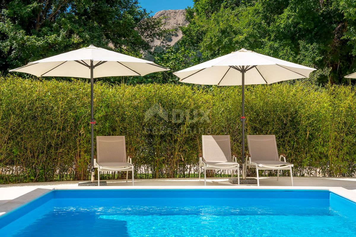 ISOLA DI KRK, BAŠKA - villa con 7 appartamenti e un bellissimo giardino