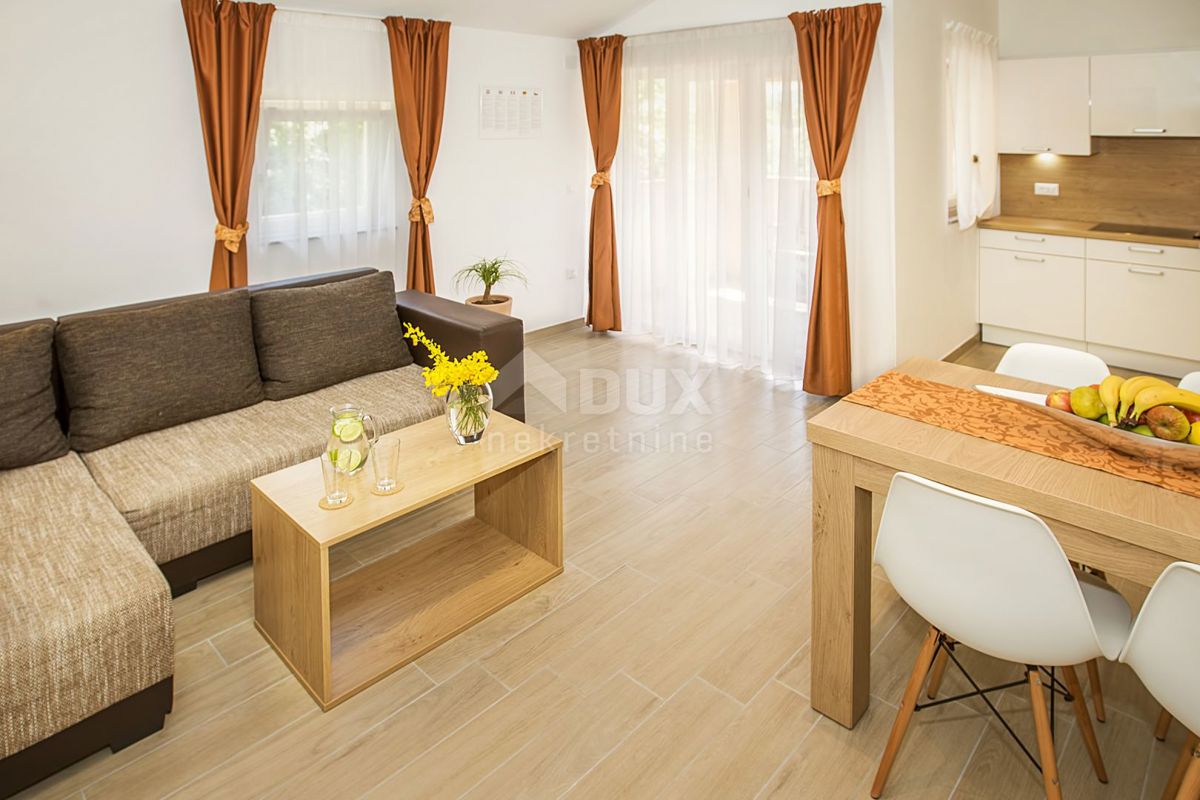 ISOLA DI KRK, BAŠKA - villa con 7 appartamenti e un bellissimo giardino