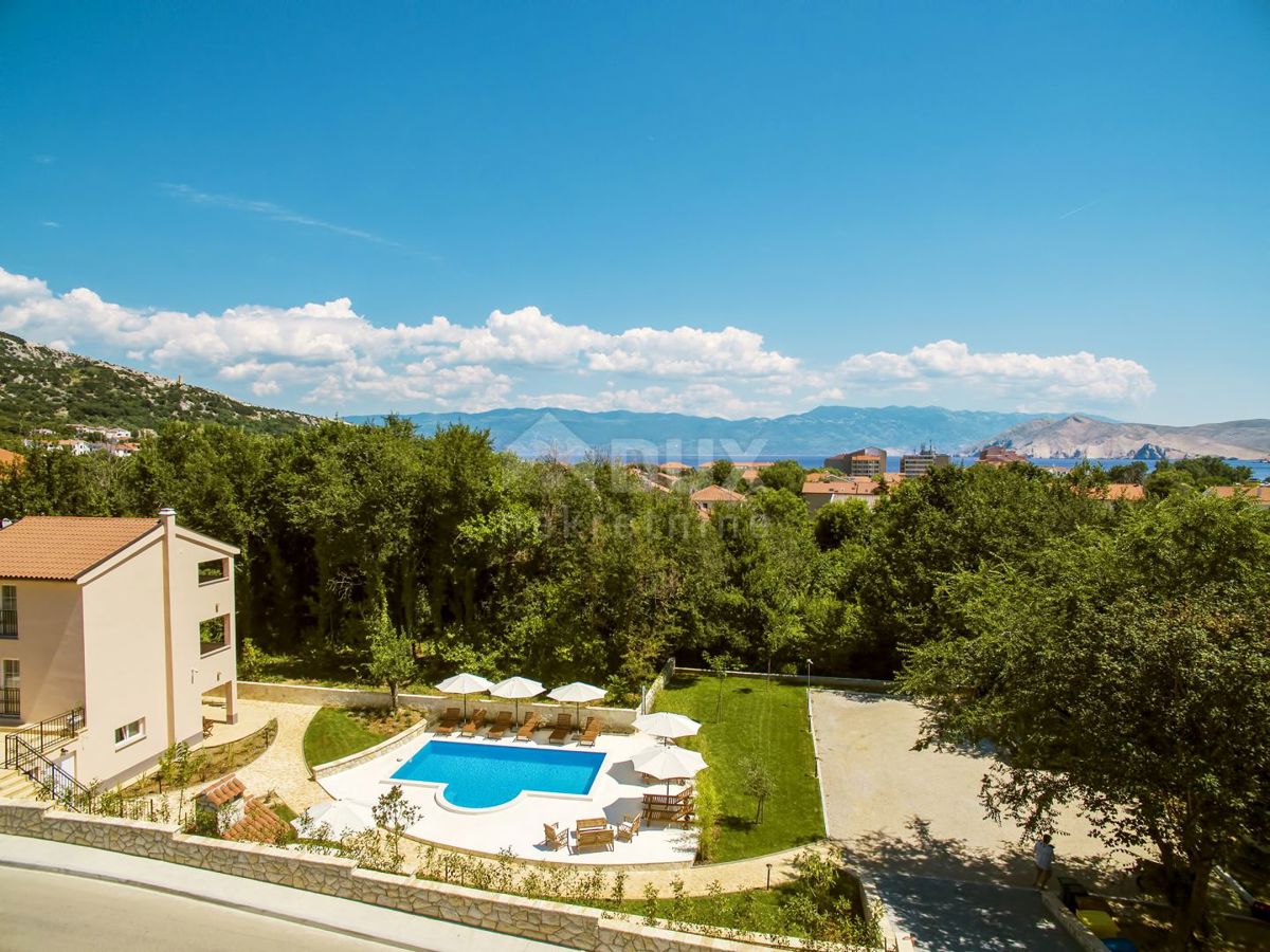 ISOLA DI KRK, BAŠKA - villa con 7 appartamenti e un bellissimo giardino