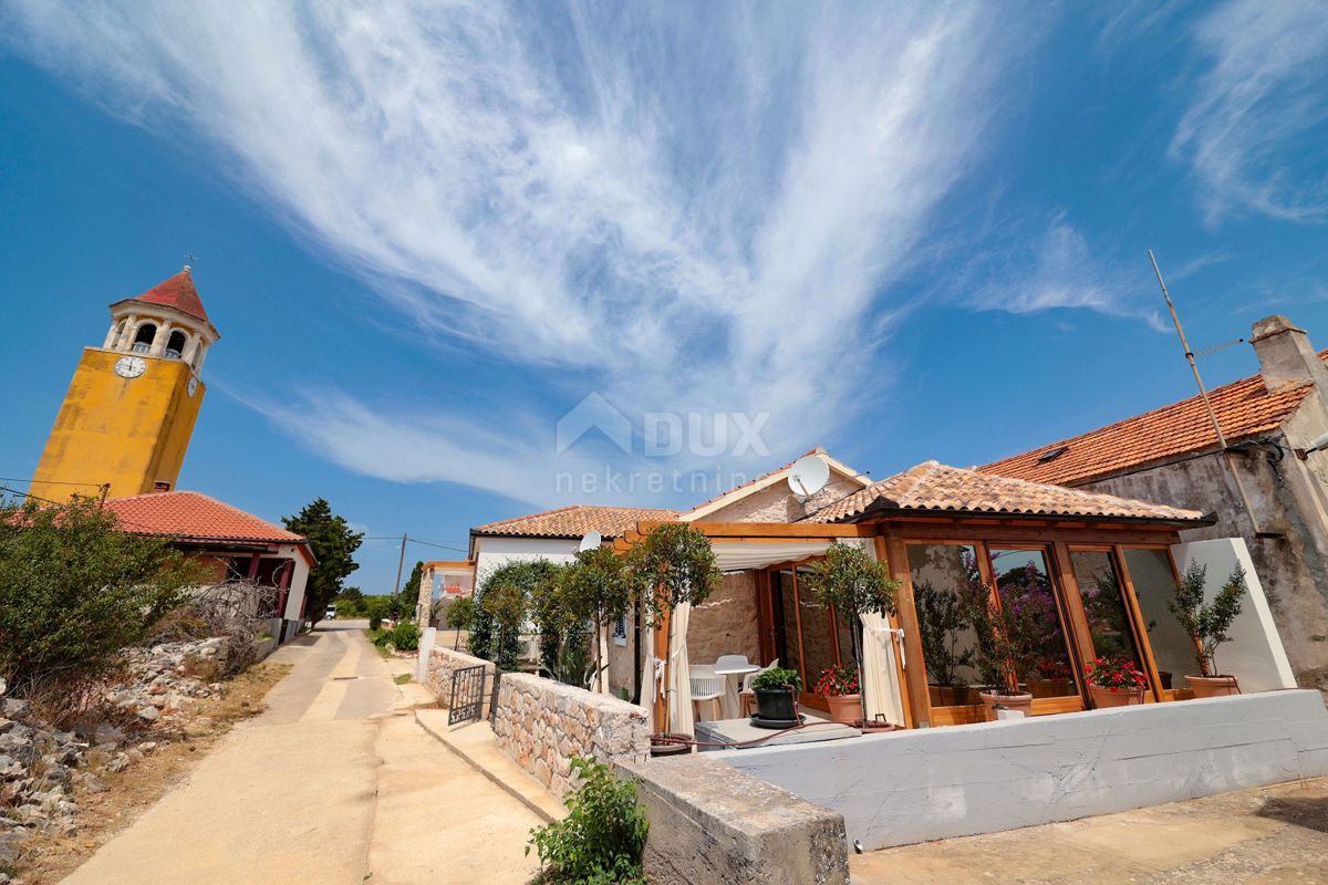 ISOLA DI MOLAT - Elegante casa in pietra nel cuore di Molat