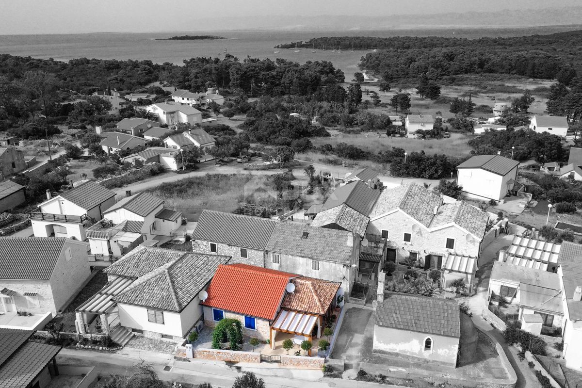 ISOLA DI MOLAT - Elegante casa in pietra nel cuore di Molat