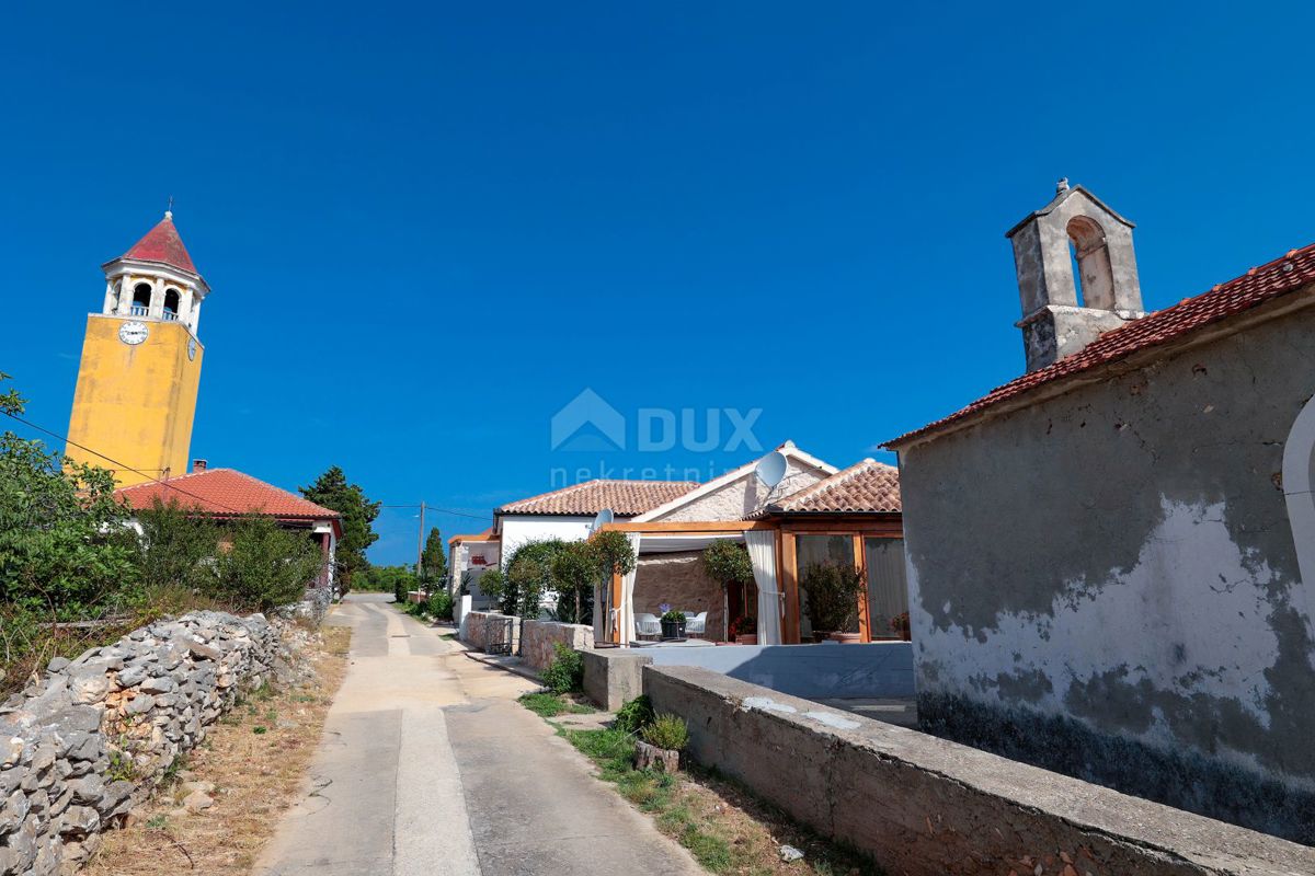 ISOLA DI MOLAT - Elegante casa in pietra nel cuore di Molat