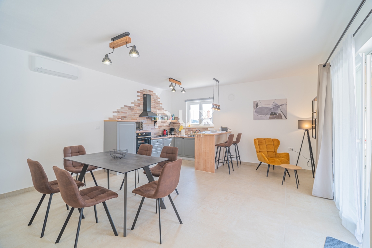 ISTRIA, ROVIGNO - Casa a più piani di nuova costruzione con piscina vicino a Rovigno