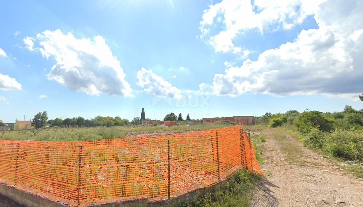 ISTRIA, VODNJAN - Progetto con permessi per 8 ville e costruzione avviata