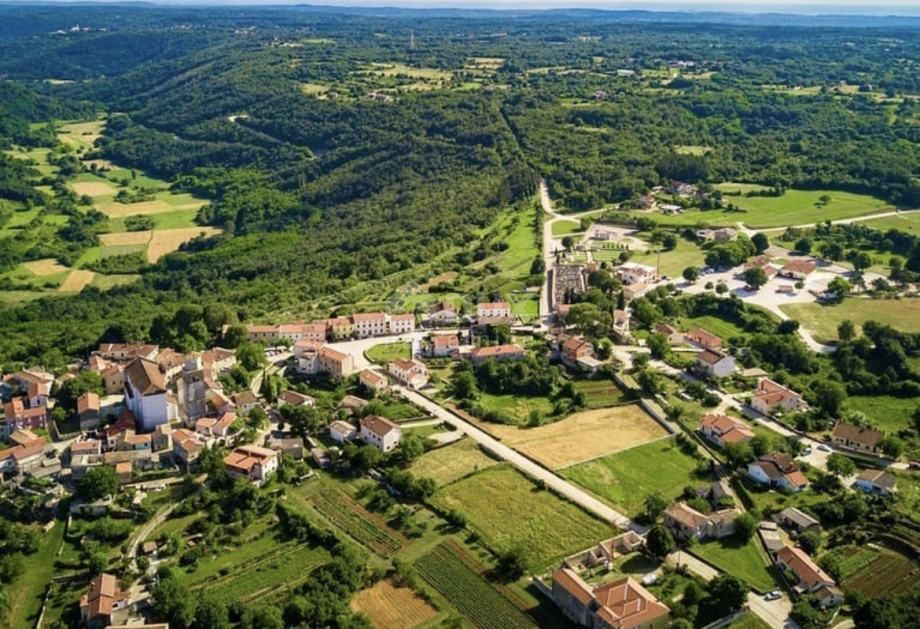 ISTRIA, TINJAN - Terreno edificabile immerso nel verde!