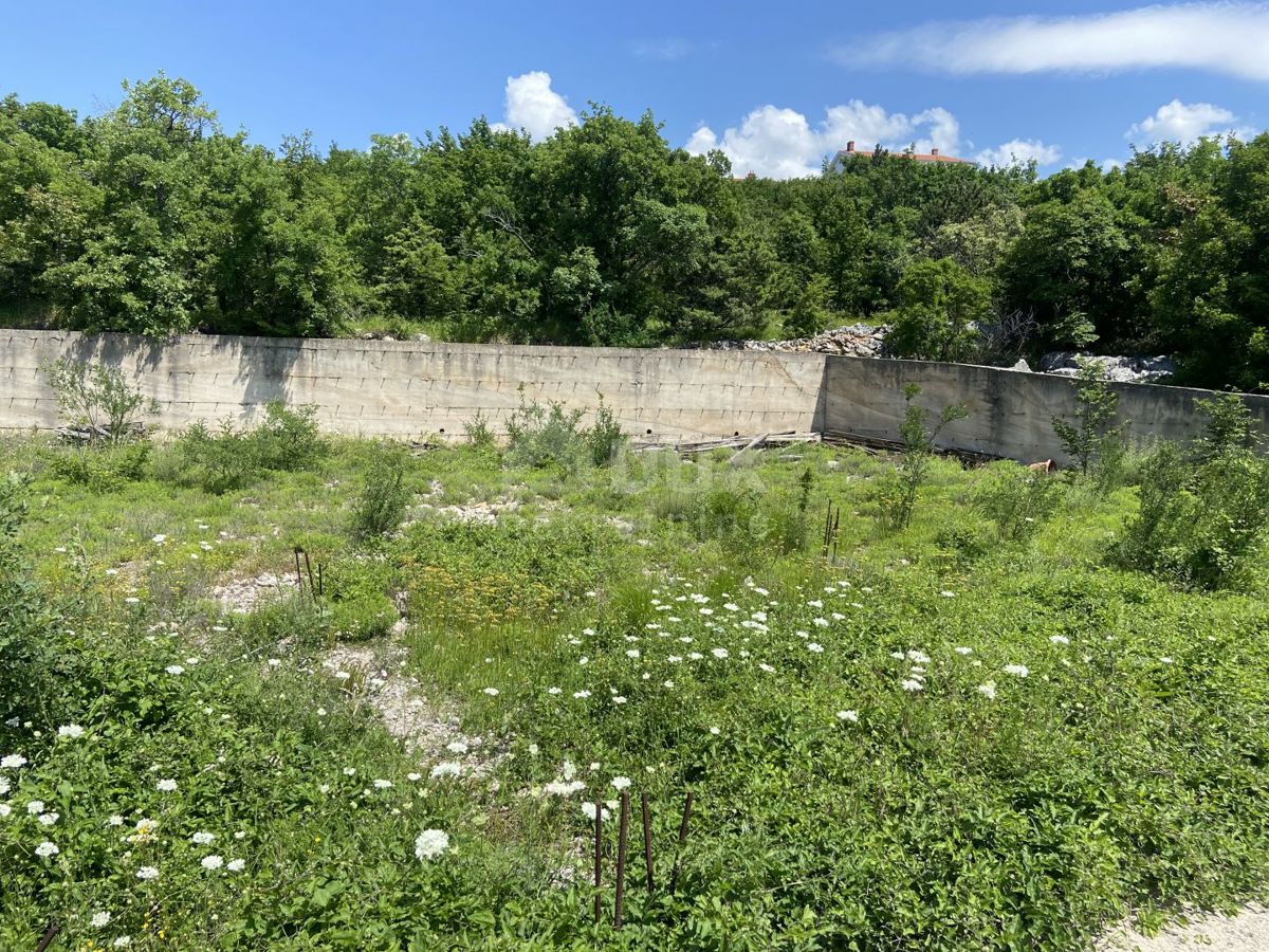 RIJEKA, ŠMRIKA - terreno edificabile di 860 m2 con vista sul mare e platea di fondazione costruita per un edificio residenziale - appartamenti / appartamenti / casa familiare / villa! OPPORTUNITÀ!