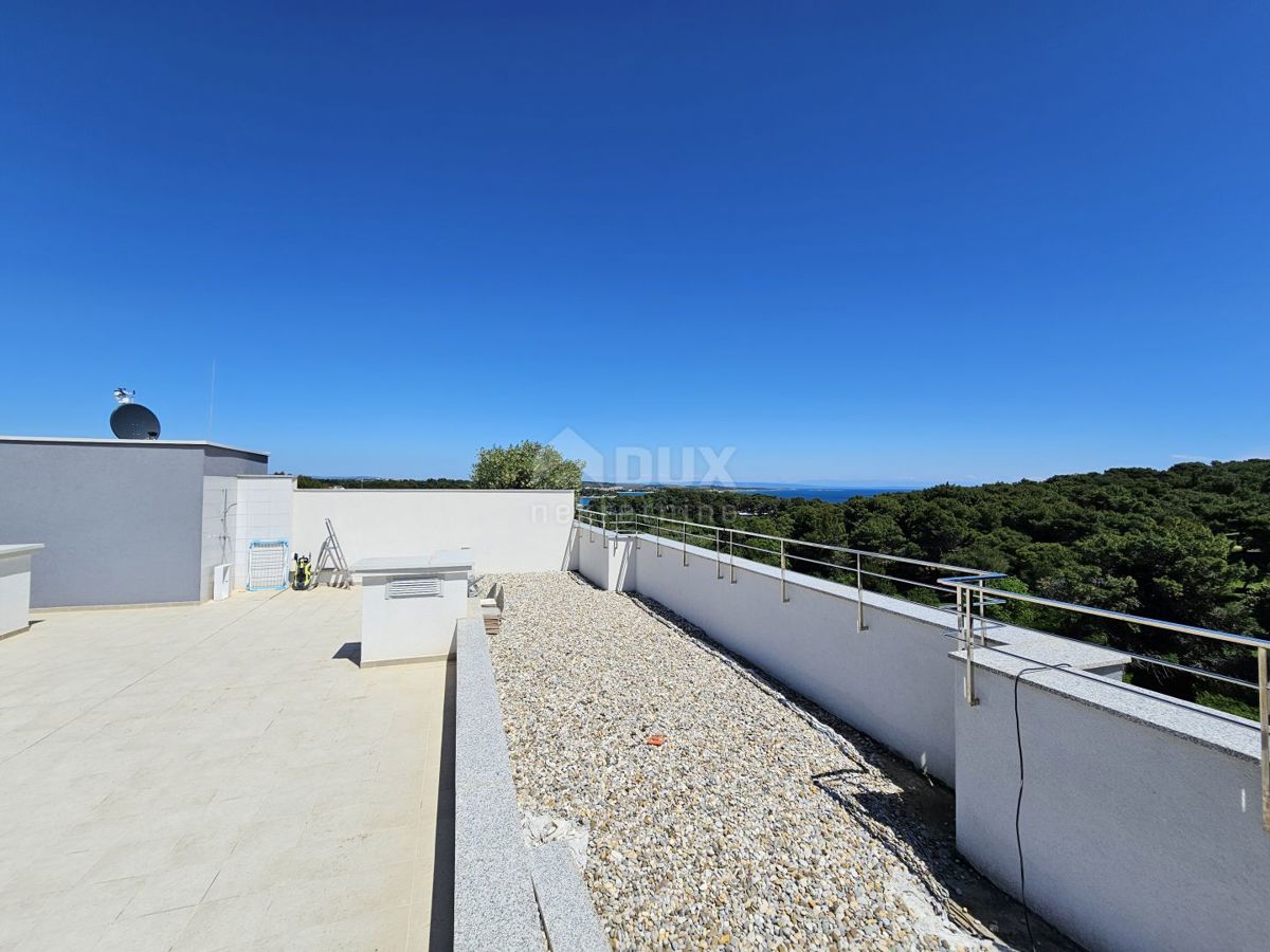 ISTRIA, PREMANTURA - Appartamento con 2 camere da letto con terrazza sul tetto e vista sul mare