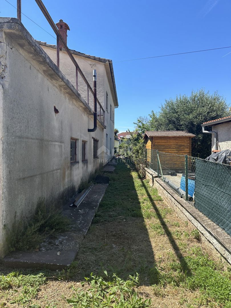 ISTRIA, PULA - casa su terreno con grande potenziale edificabile