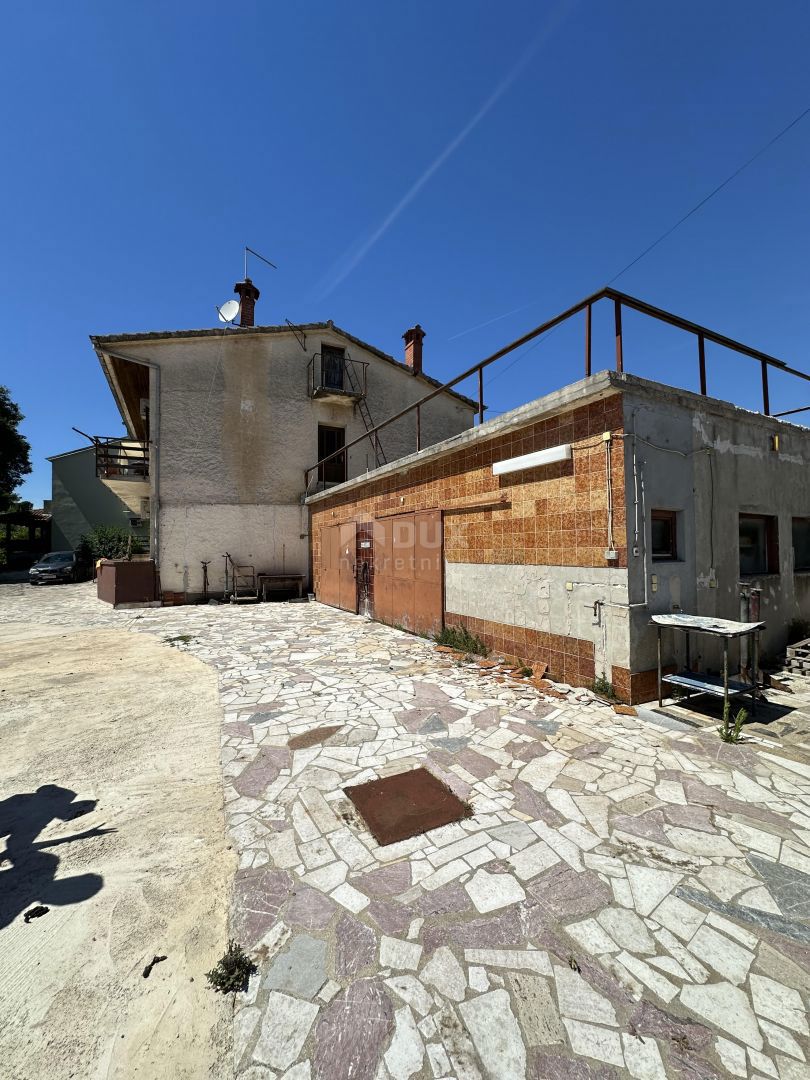 ISTRIA, PULA - casa su terreno con grande potenziale edificabile