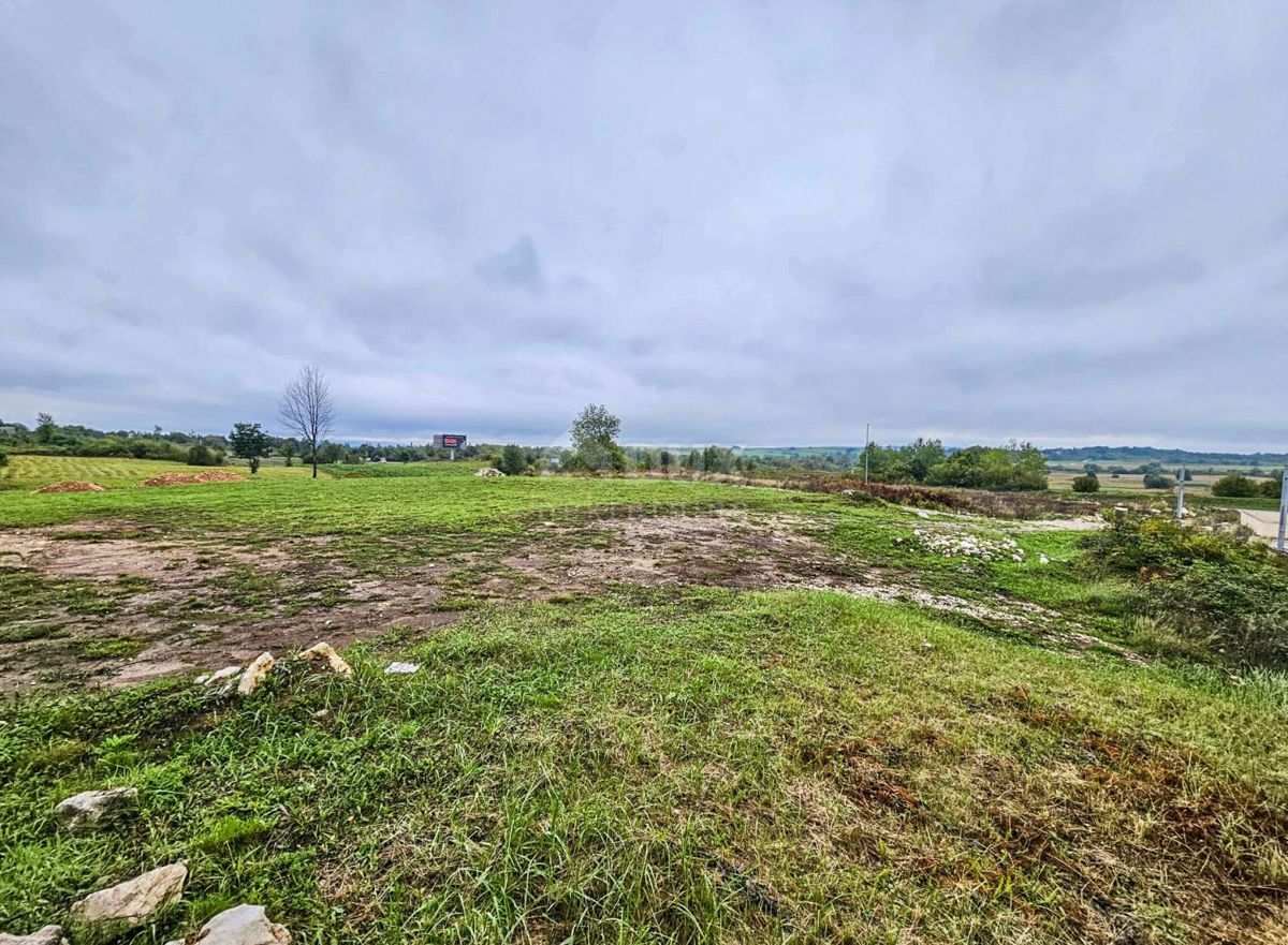 PLITVICE, DREŽNIK - Terreno edificabile in zona commerciale-residenziale, 3201 m2, VICINO AI LAGHI DI PLITVICE
