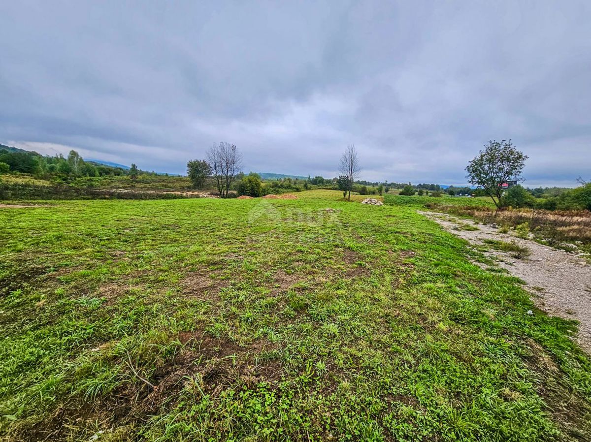 PLITVICE, DREŽNIK - Terreno edificabile in zona commerciale-residenziale, 3201 m2, VICINO AI LAGHI DI PLITVICE