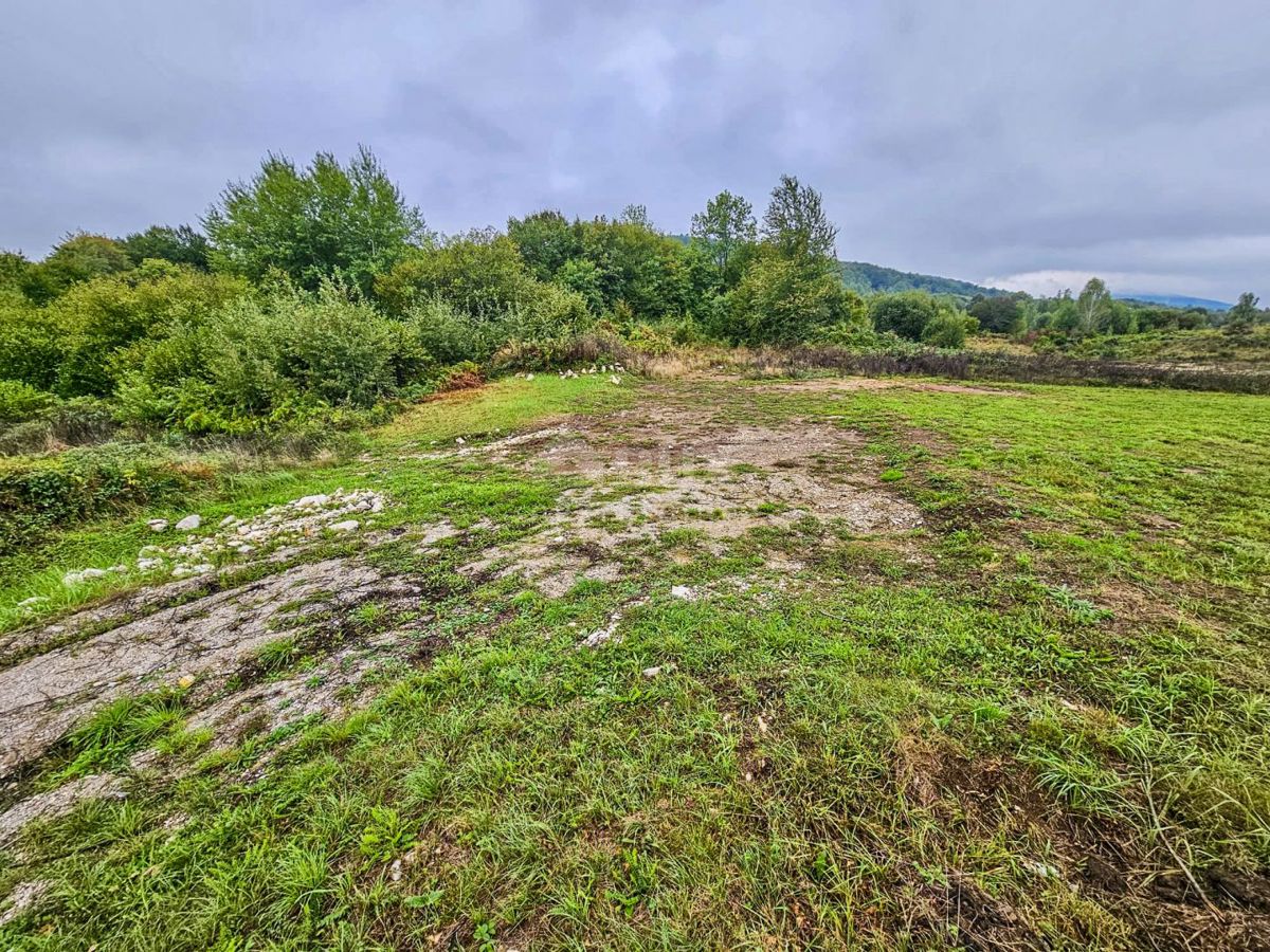PLITVICE, DREŽNIK - Terreno edificabile in zona commerciale-residenziale, 3201 m2, VICINO AI LAGHI DI PLITVICE
