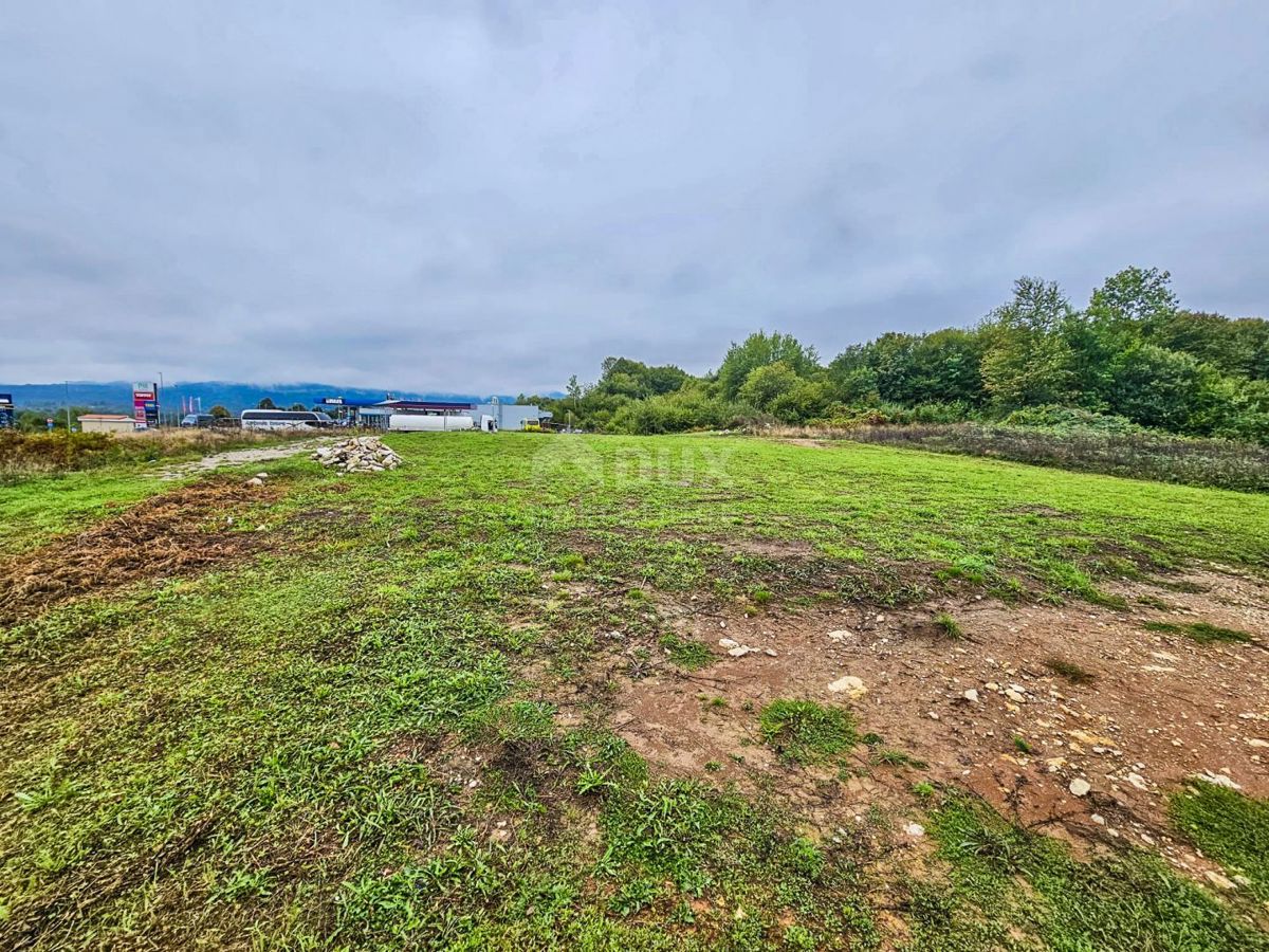 PLITVICE, DREŽNIK - Terreno edificabile in zona commerciale-residenziale, 3201 m2, VICINO AI LAGHI DI PLITVICE