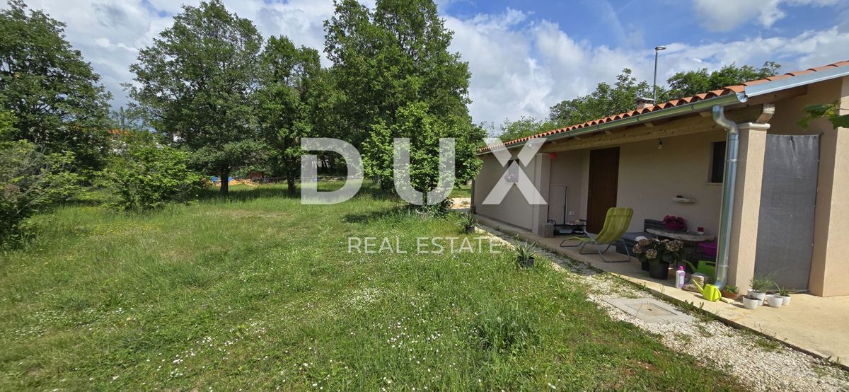 ISTRIA, ROVIGNO - Casa di 40 m2 su 1.042 m2 di terreno edificabile