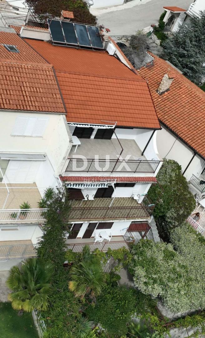 MAKARSKA, BAŠKA VODA - casa con 5 appartamenti con vista mare! OPPORTUNITÀ!