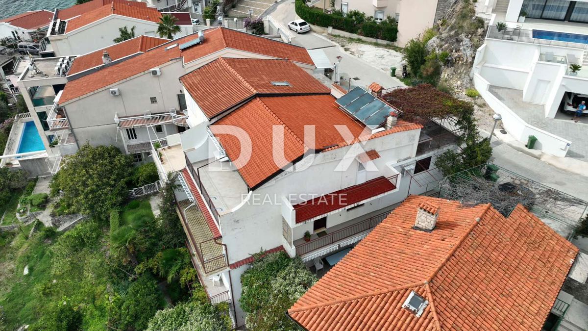 MAKARSKA, BAŠKA VODA - casa con 5 appartamenti con vista mare! OPPORTUNITÀ!