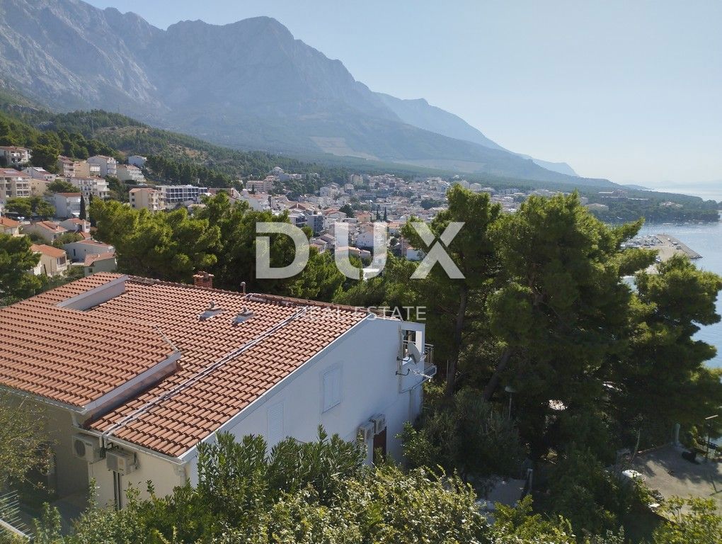 MAKARSKA, BAŠKA VODA - casa con 5 appartamenti con vista mare! OPPORTUNITÀ!