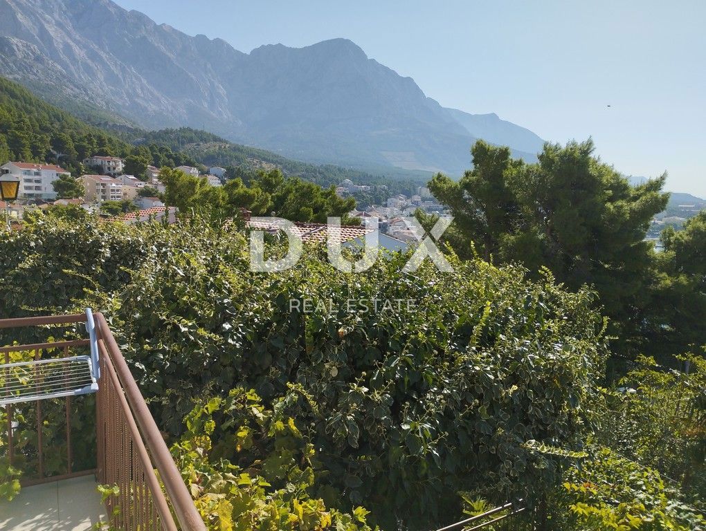 MAKARSKA, BAŠKA VODA - casa con 5 appartamenti con vista mare! OPPORTUNITÀ!