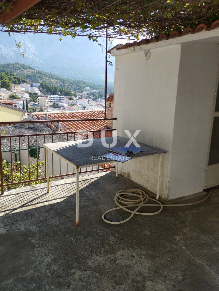 MAKARSKA, BAŠKA VODA - casa con 5 appartamenti con vista mare! OPPORTUNITÀ!