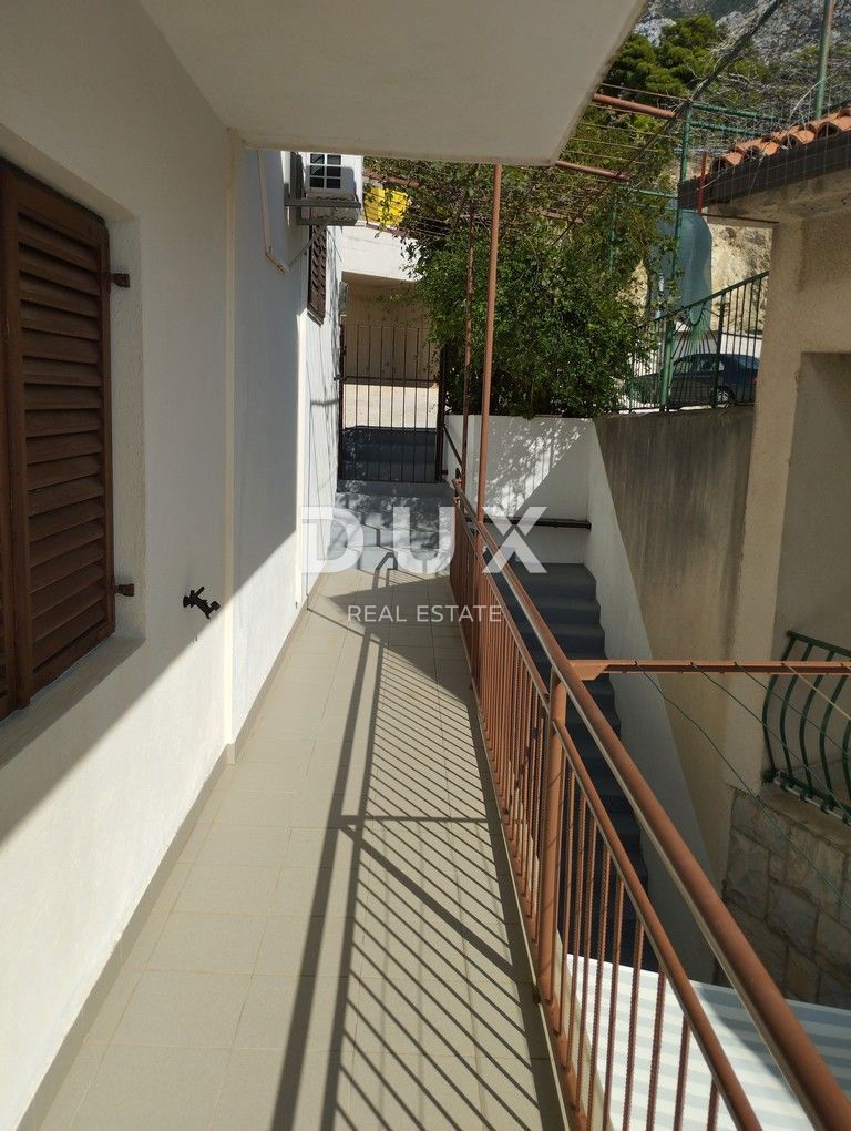 MAKARSKA, BAŠKA VODA - casa con 5 appartamenti con vista mare! OPPORTUNITÀ!