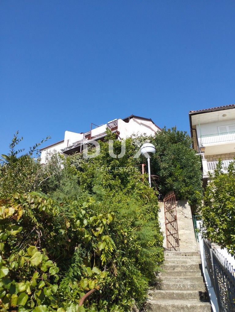 MAKARSKA, BAŠKA VODA - casa con 5 appartamenti con vista mare! OPPORTUNITÀ!