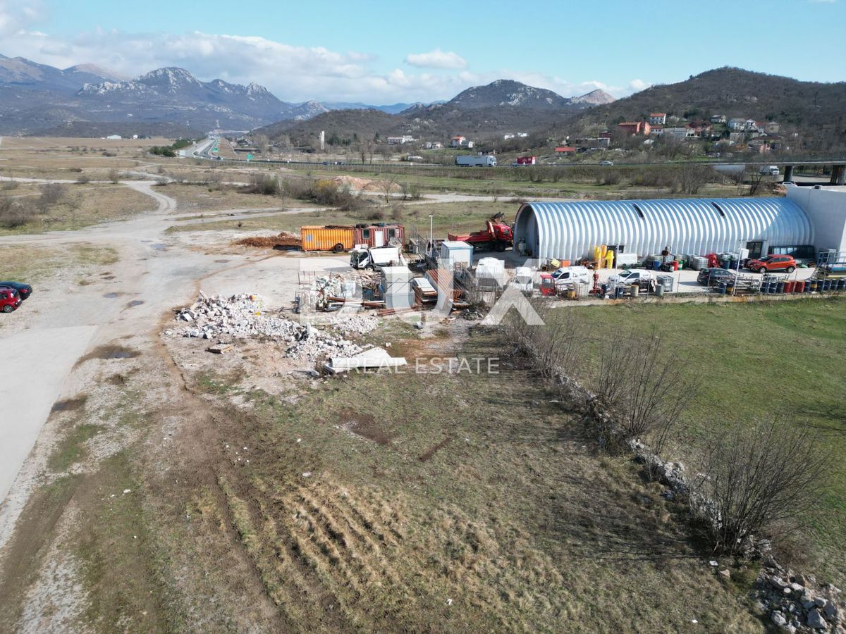 KUKULJANOVO, GROBNIK, SOBOLI - terreno edificabile di 5083 m2 per un edificio commerciale-residenziale 