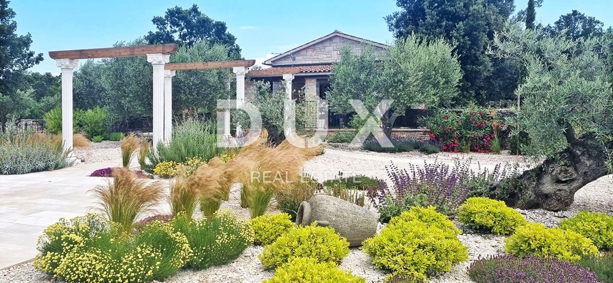 ISTRIA, MARČANA - Appartata casa in pietra vicino al mare